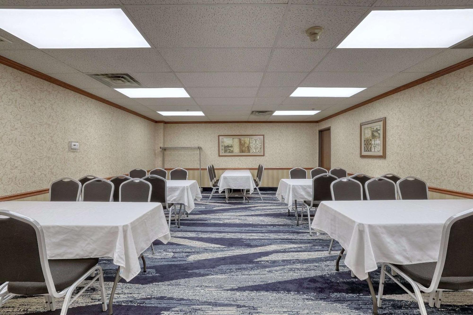 Comfort Suites Appleton Airport Εξωτερικό φωτογραφία