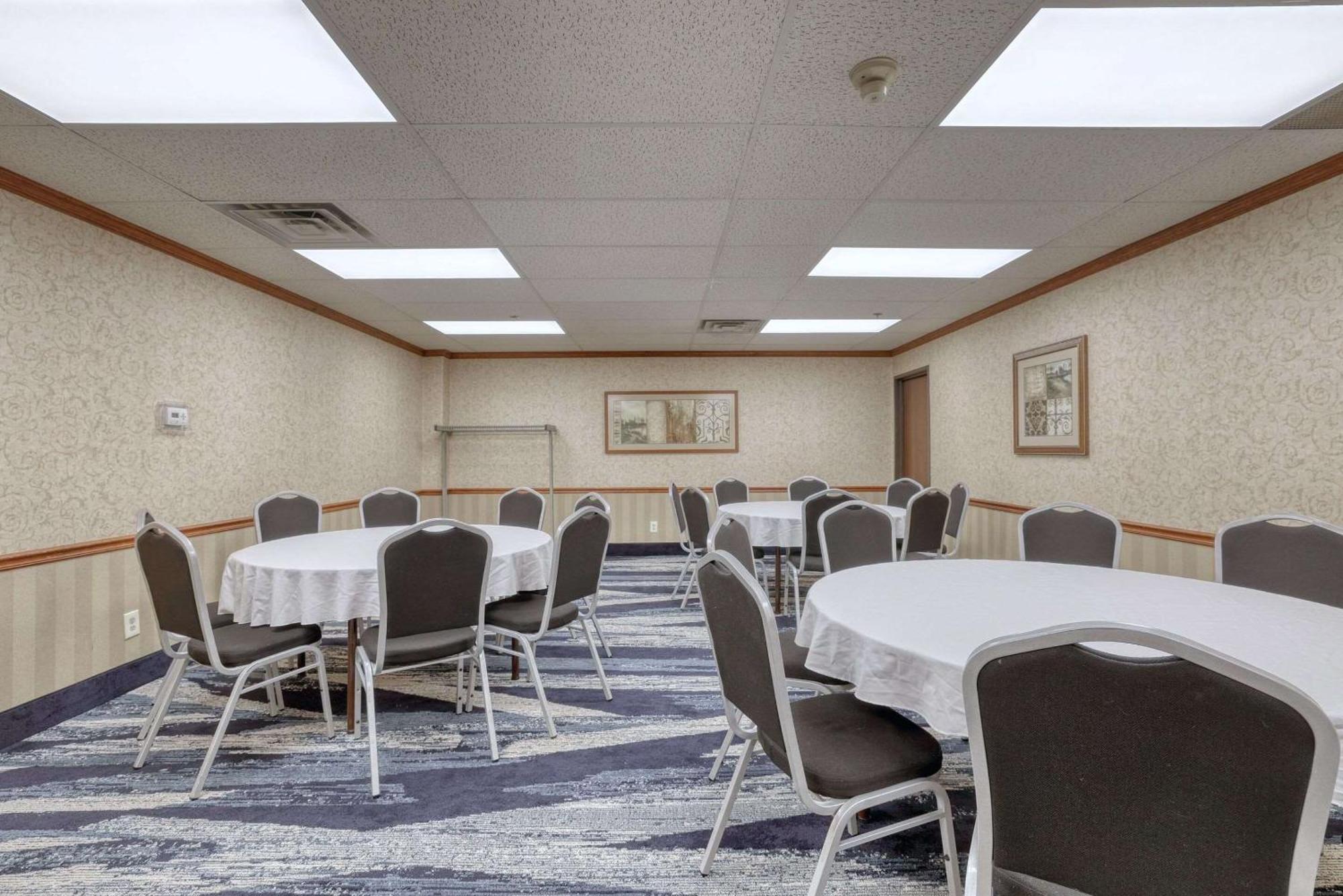 Comfort Suites Appleton Airport Εξωτερικό φωτογραφία