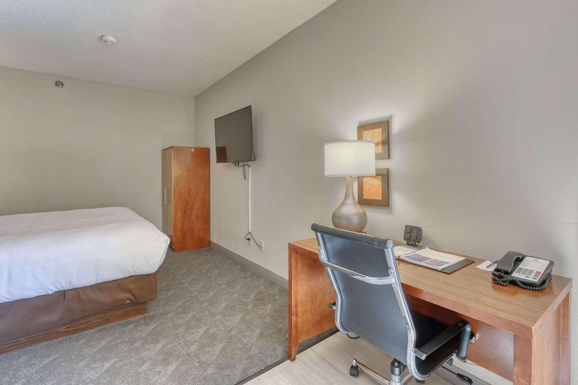 Comfort Suites Appleton Airport Εξωτερικό φωτογραφία